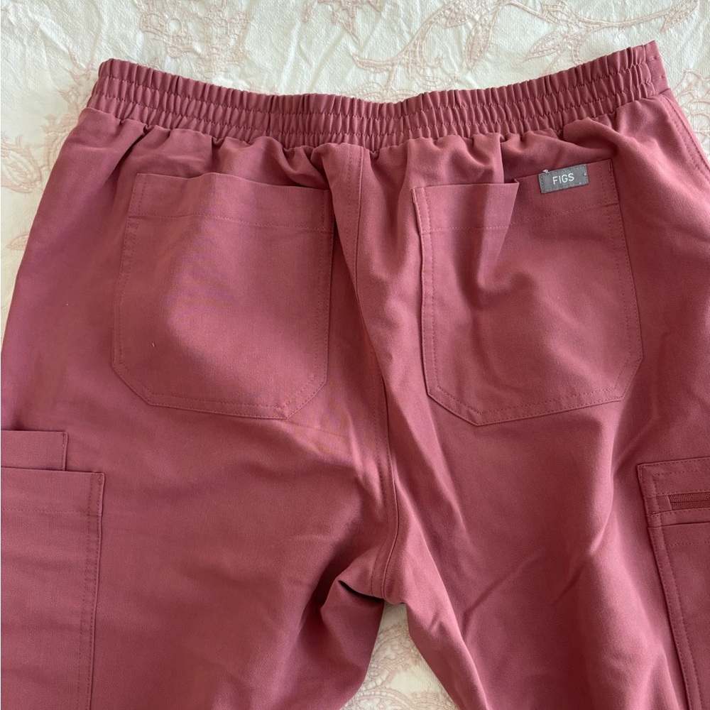 FIGS Women's Scrub Set in Burgundy - Picture 6 of 6